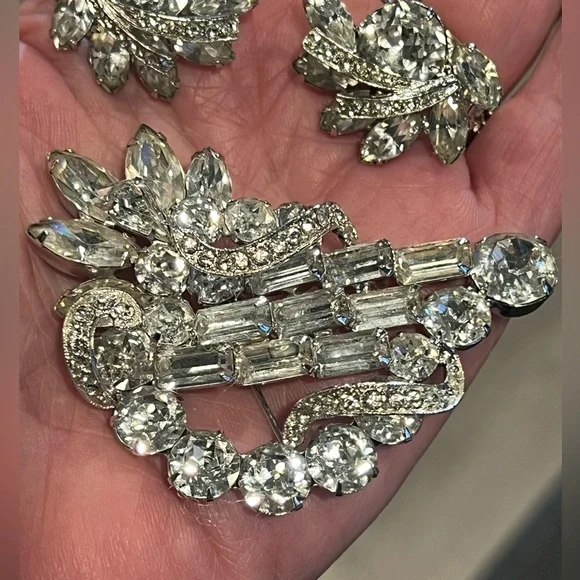 Vintage Eisenberg Ice AB Rhinstone Brooch & Weiss Clip On Earrings - Picture 5 of 12